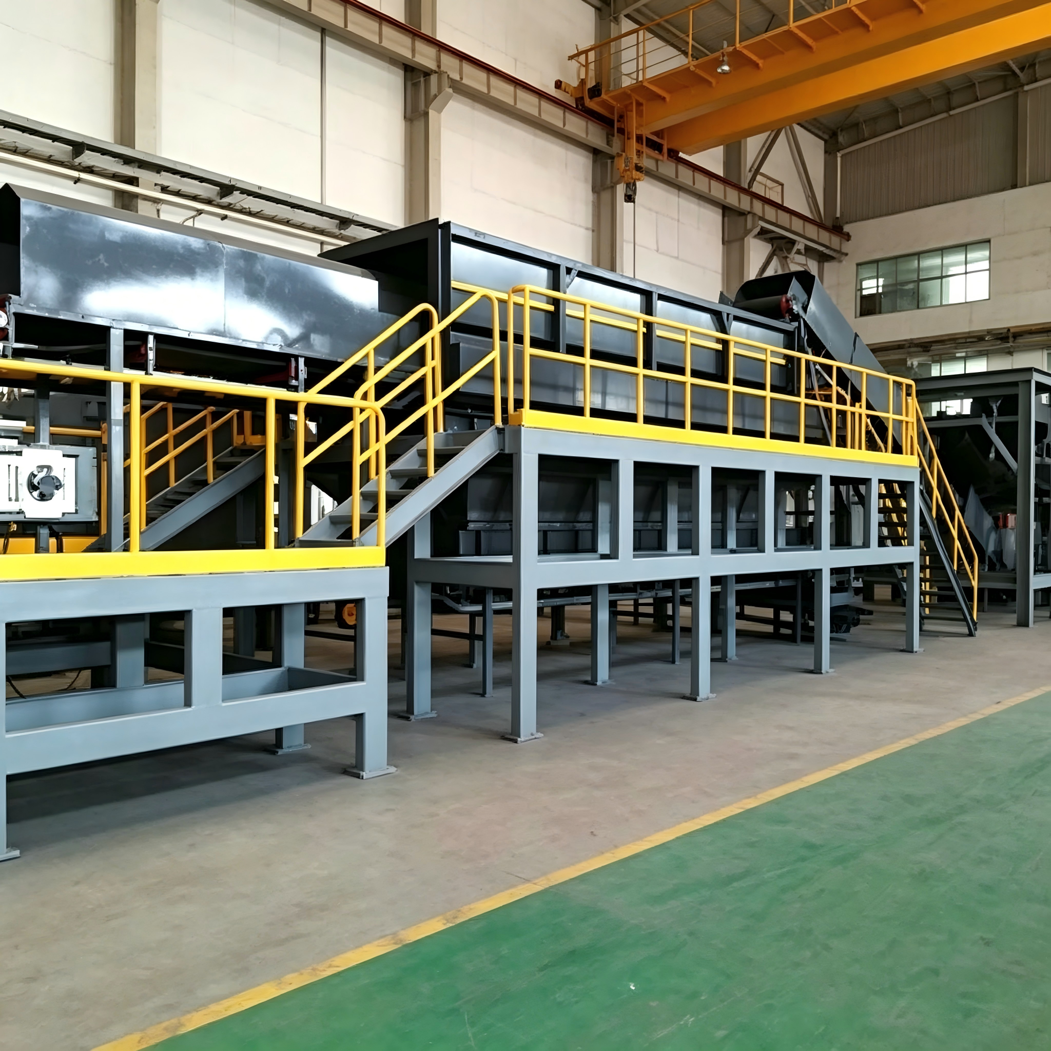 Solid waste disposal conveyor
