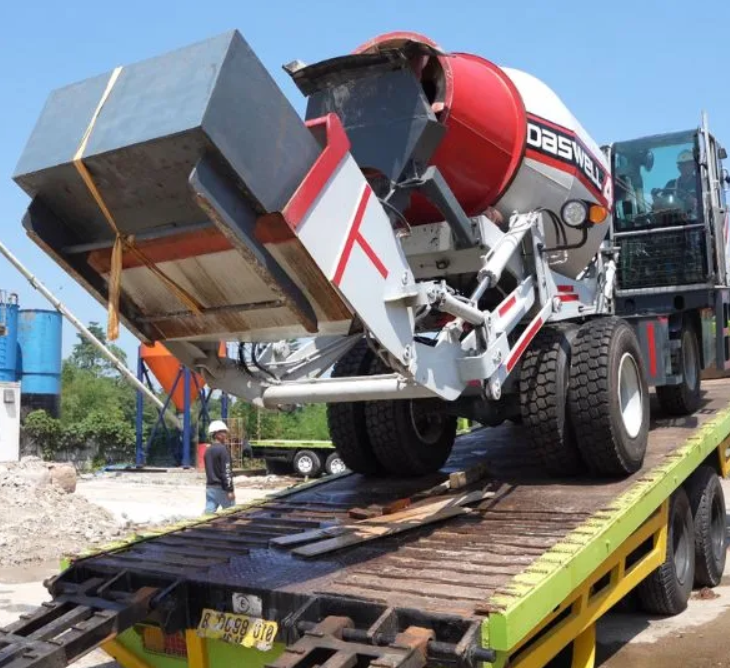 DASWELL 4m&sup3; Self Loading Concrete Mixer Shipped to Indonesia, 2025