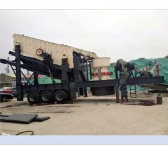 Tire type mobile crushing station