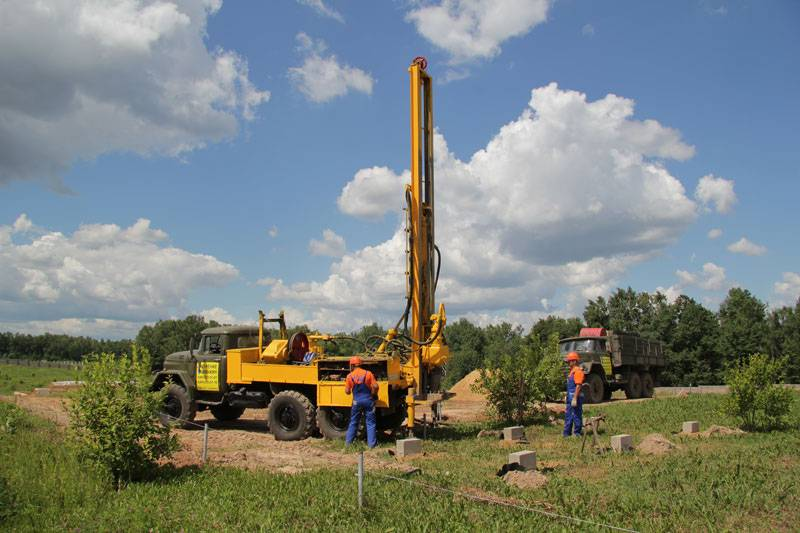 Hydrogeological studies in wells